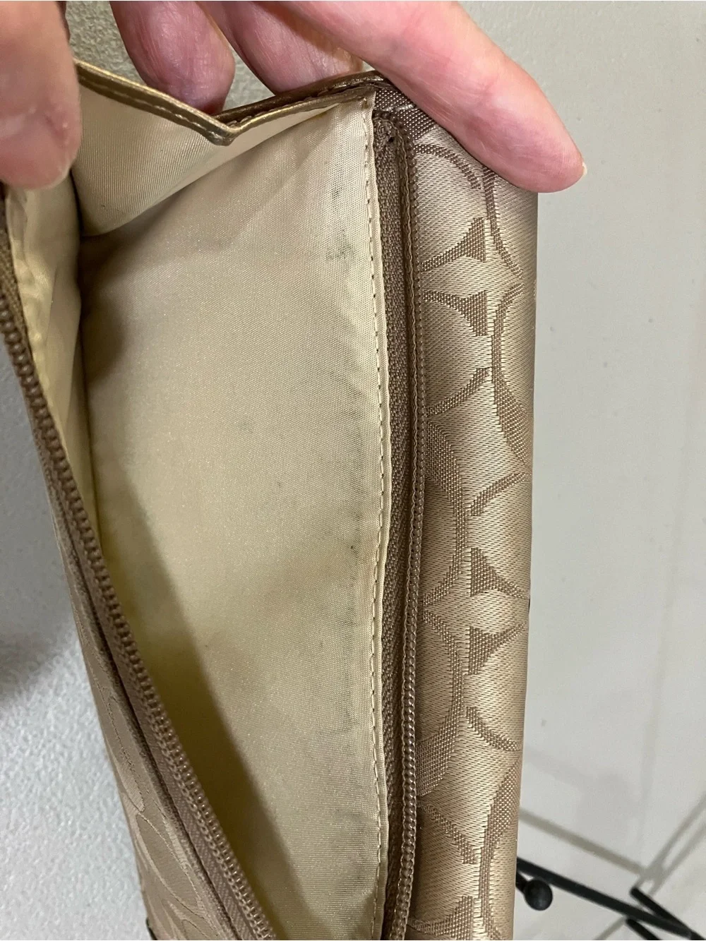 EUC Coach Beige Signature Canvas Buckle Wallet